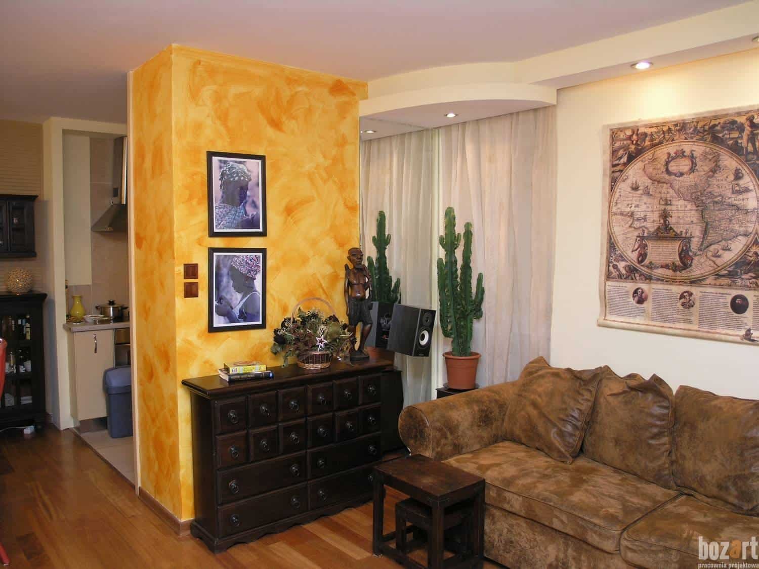 żółta ścianka między pomieszczeniami